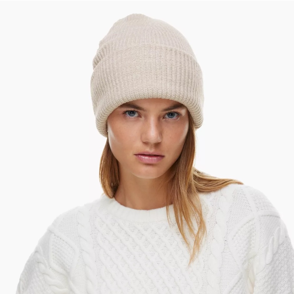 Aritzia Sunday Best Rib Short Cuffed Beanie Healther Light Oatmeal